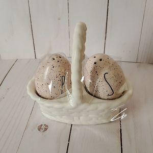 Rae dunn salt and pepper shaker
